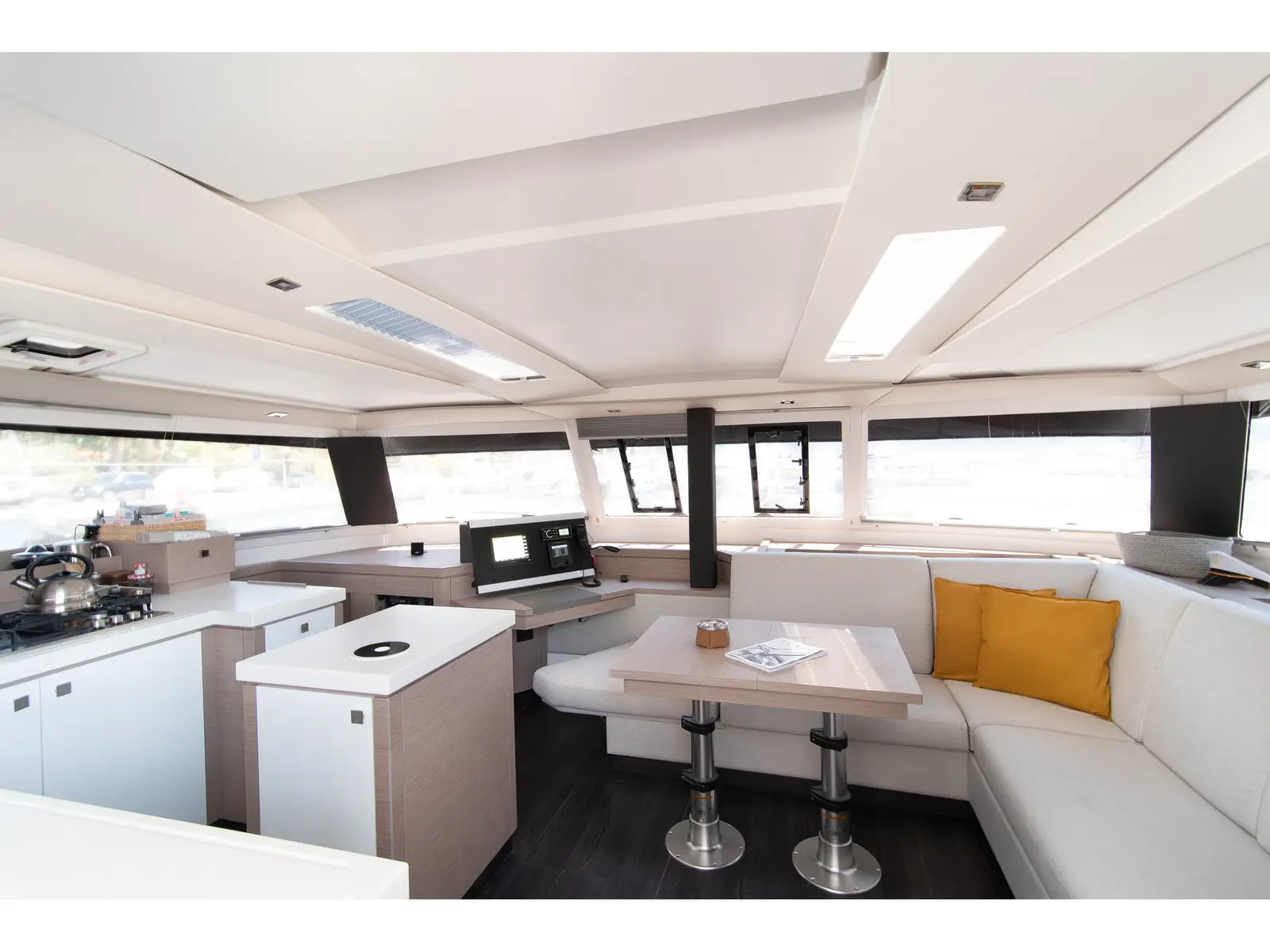 Crewed "Alegria", Interior image