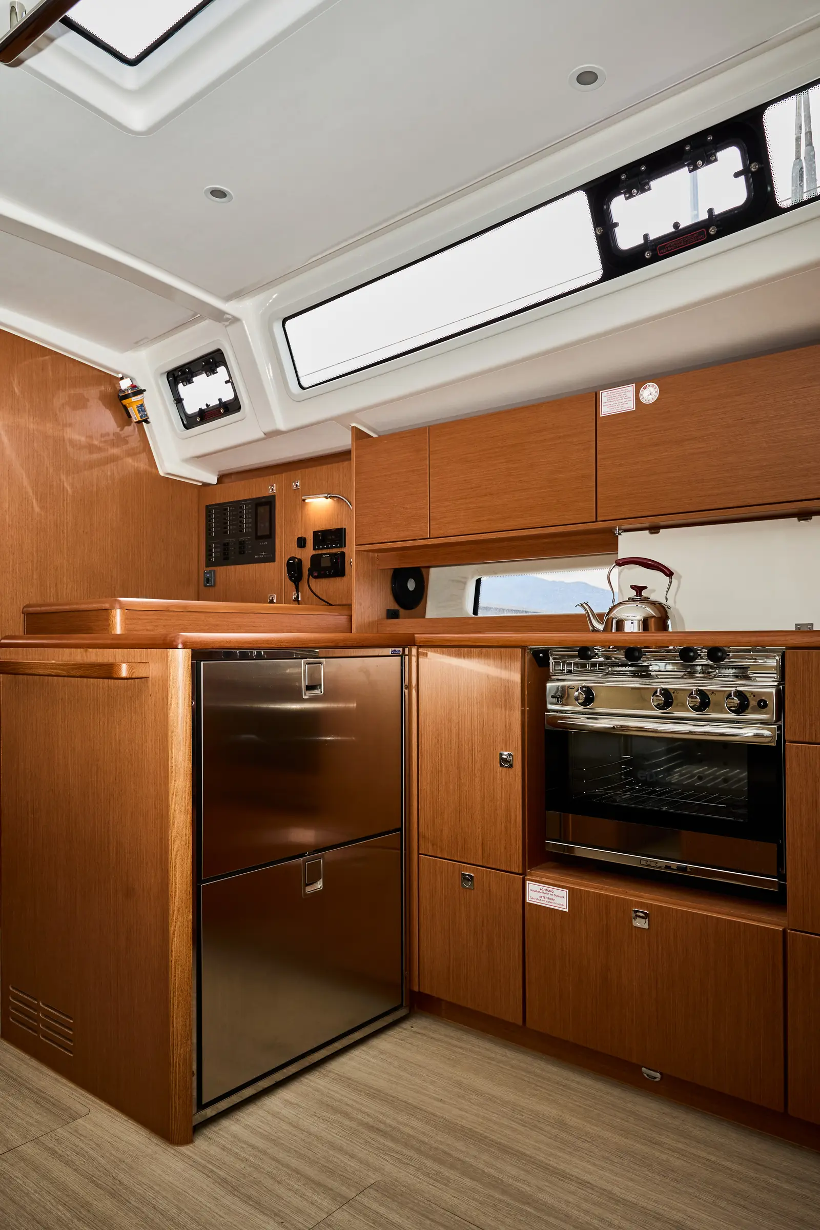SMARAGDA, Interior image