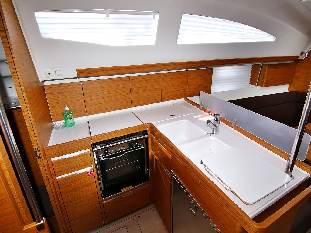 LYRA, Interior image