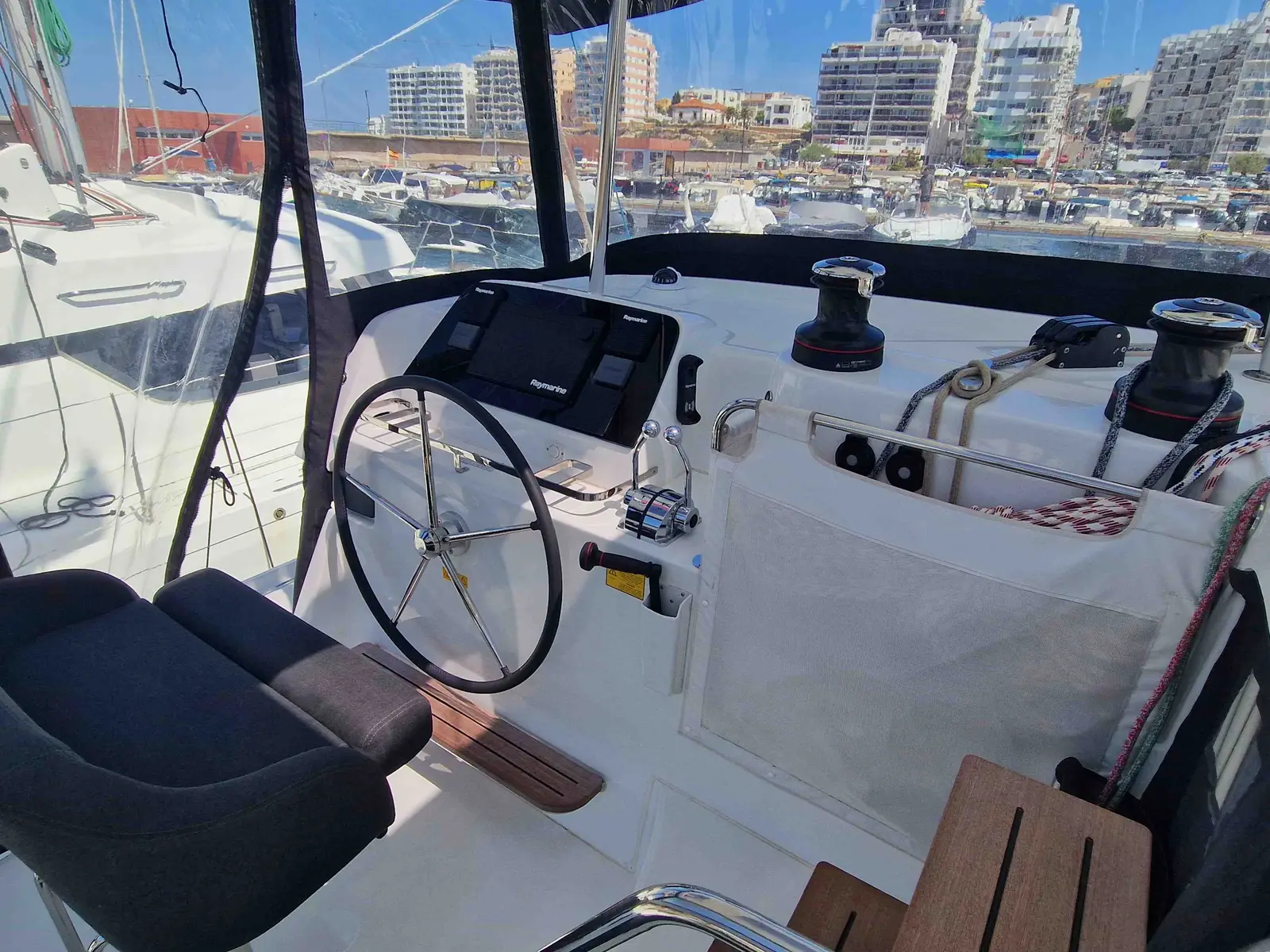 Hanselli, Cockpit