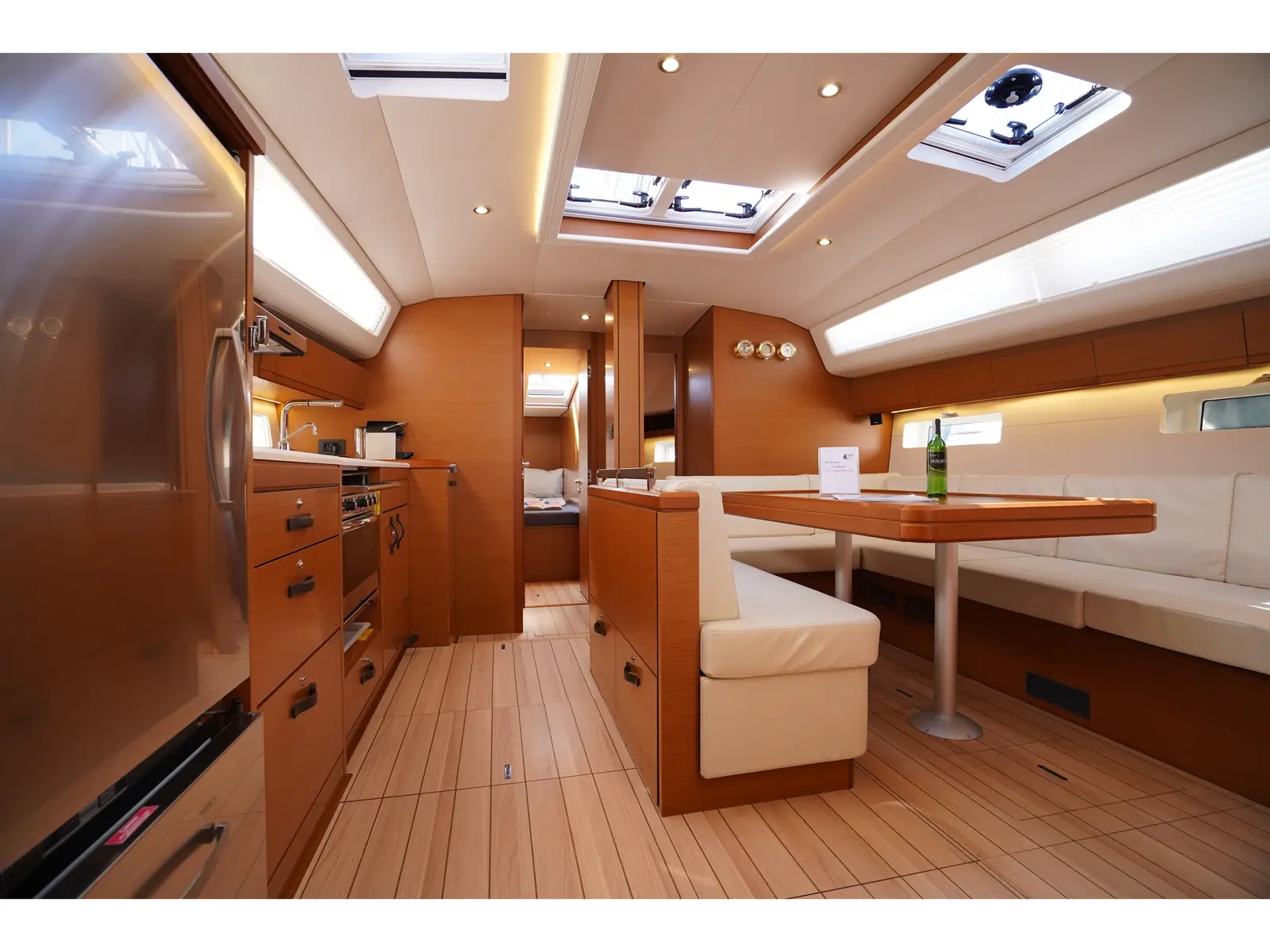 Cappuccino Due, Interior image