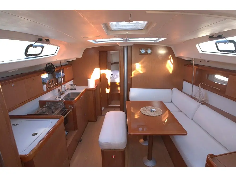 Aias, Interior image