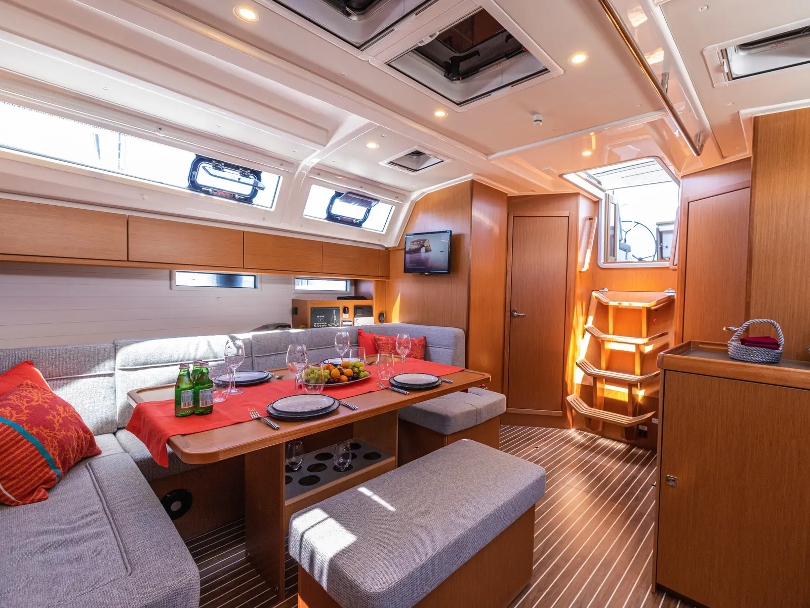 Just Be, Interior image