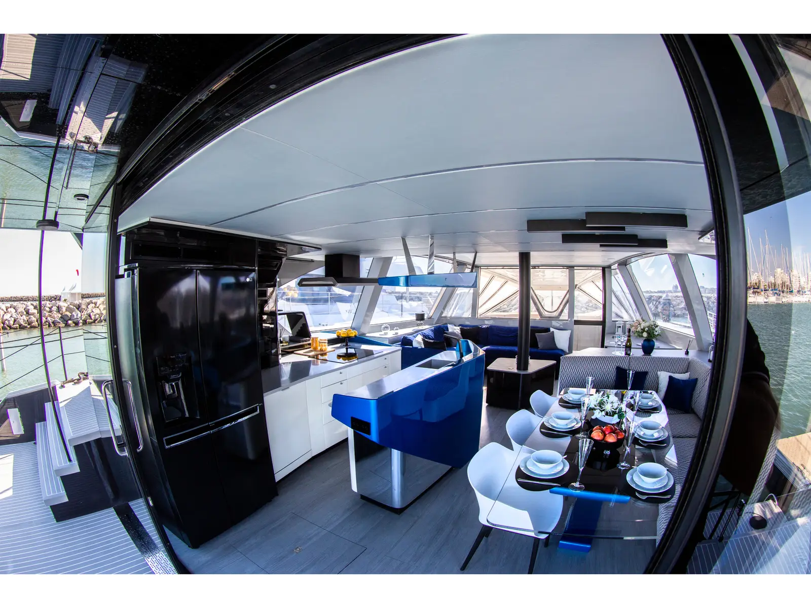 Wave, Interior image