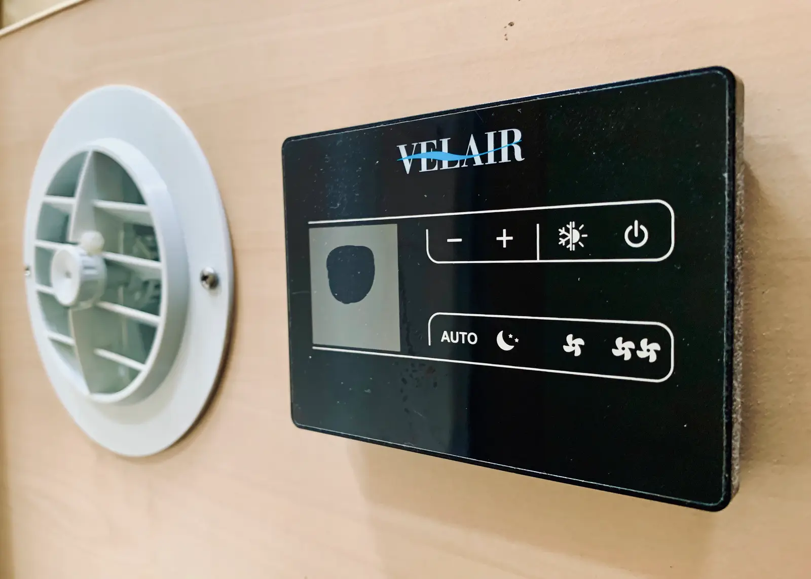 Iris, Thermostat