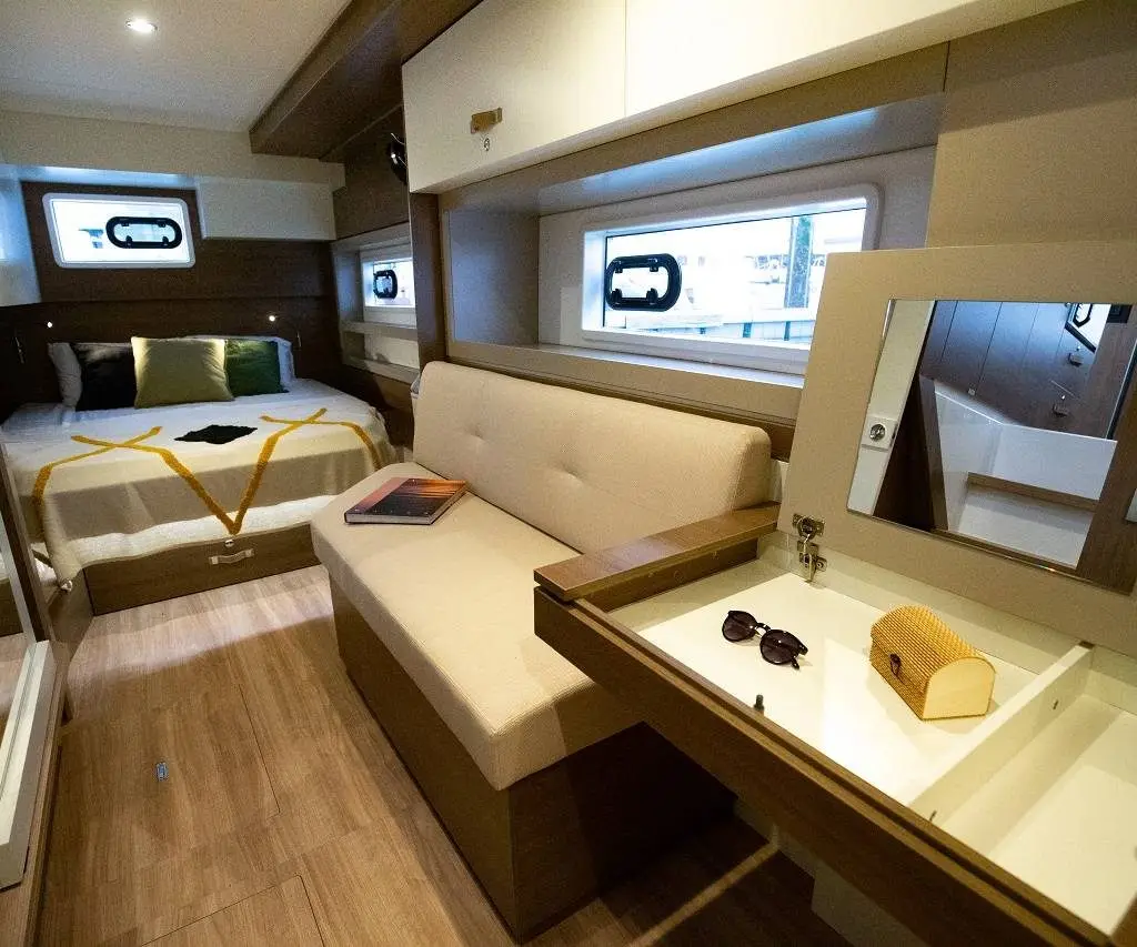 BLISS LUXURY CATAMARAN, photograph 2
