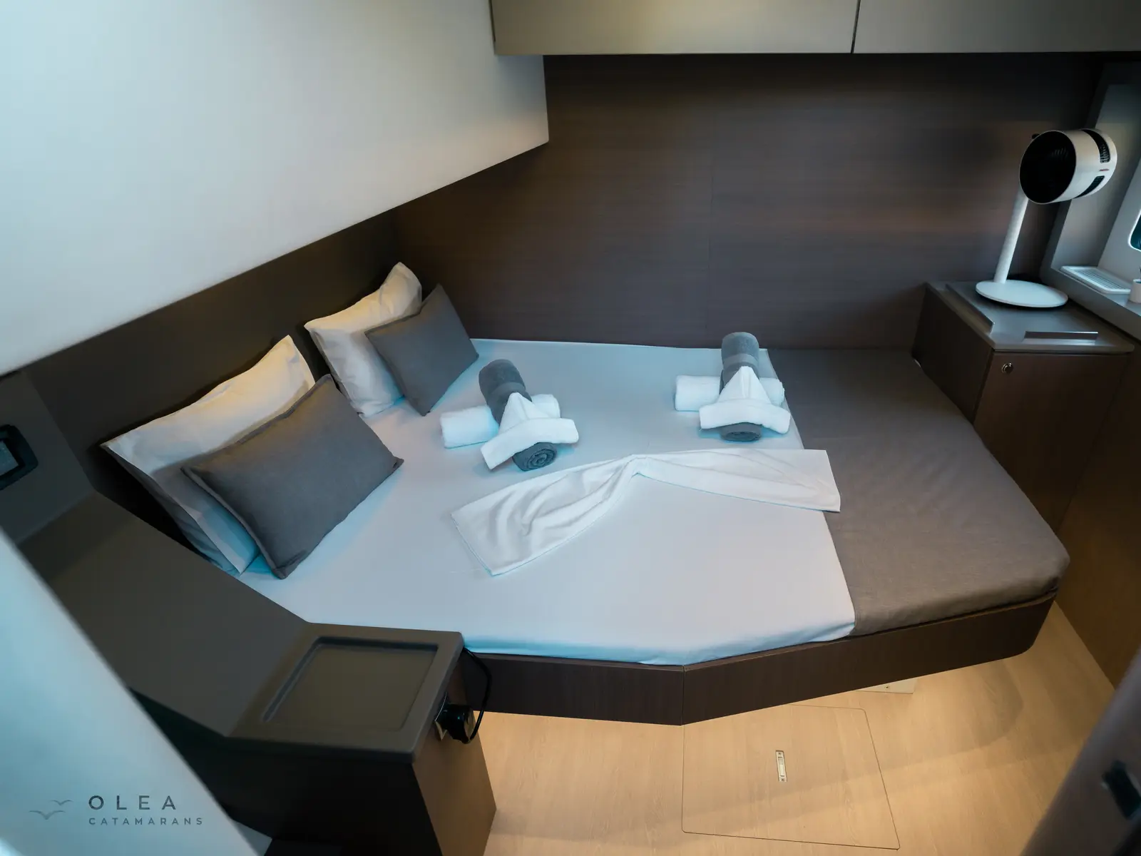 Olea II, Interior image