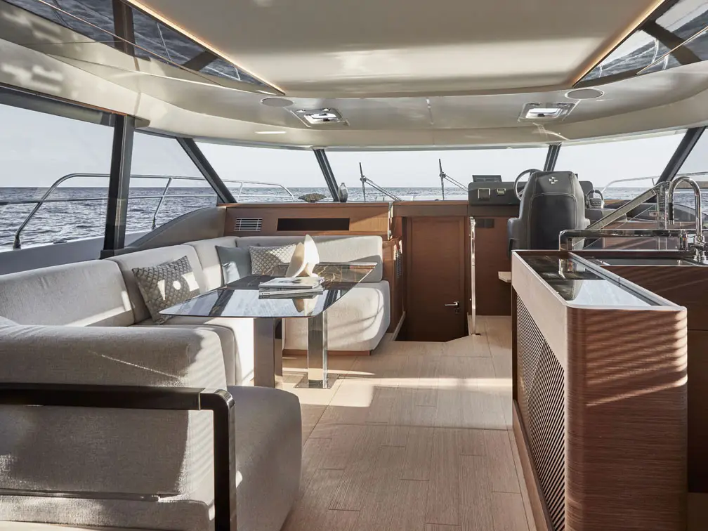Lady Francy, Interior image