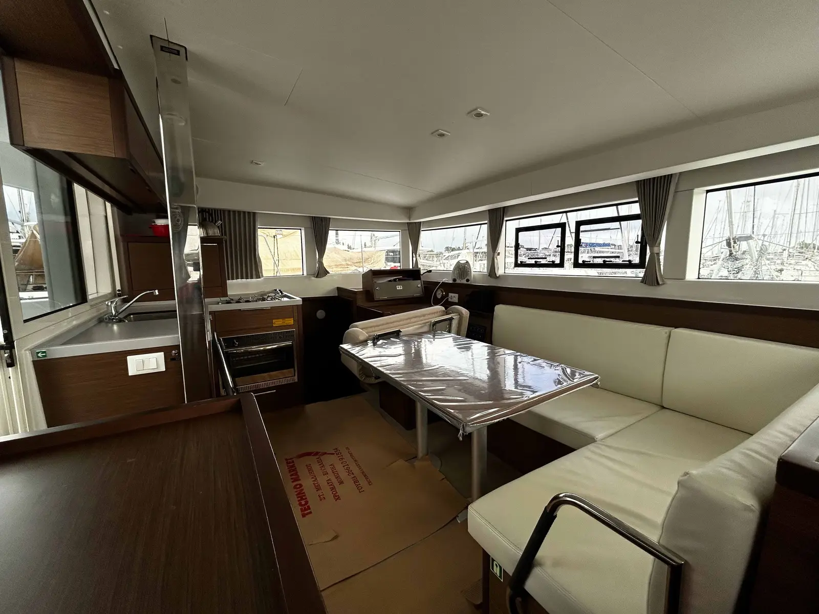 DIDOO, Interior image