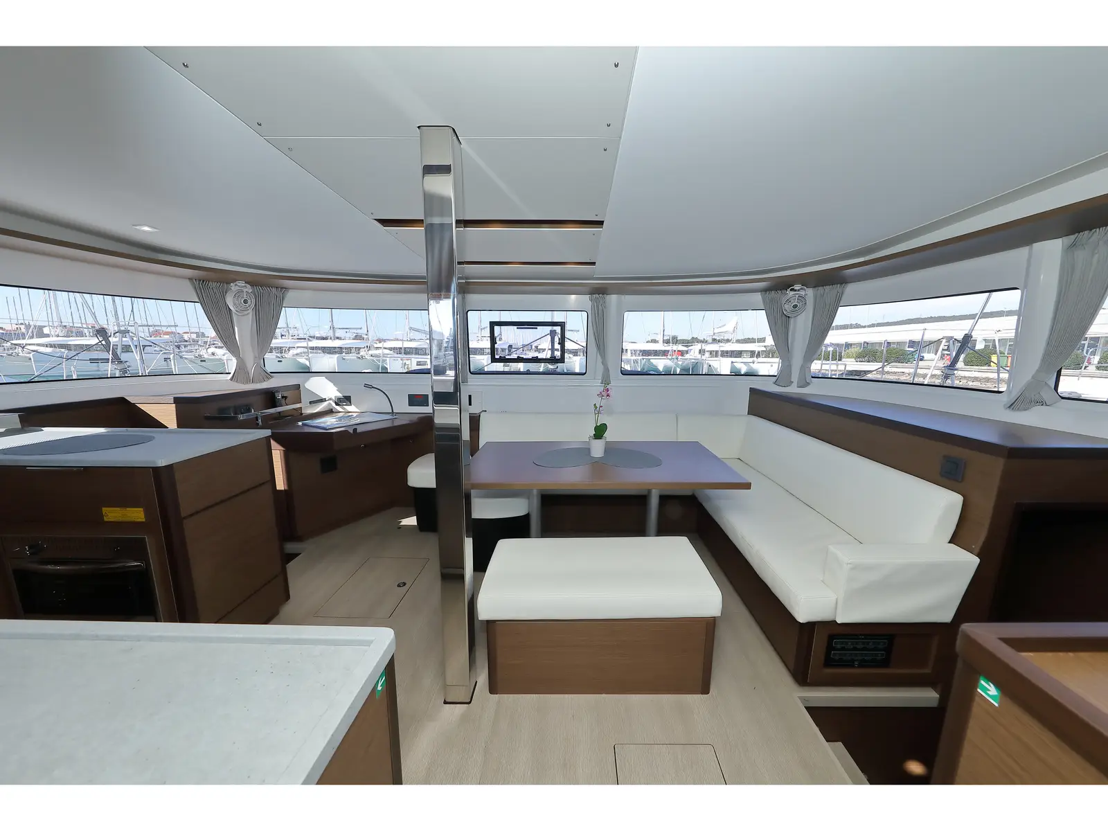 WHY NOT, Interior image