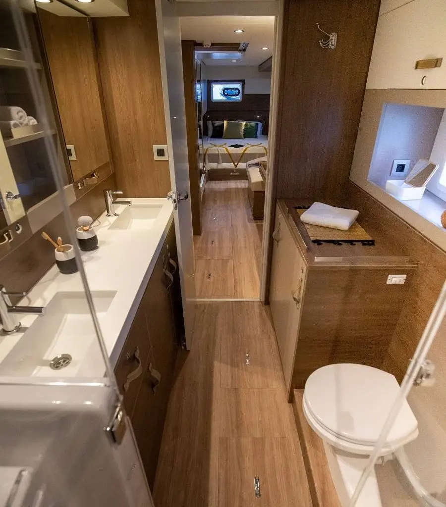 BLISS LUXURY CATAMARAN, photograph 9