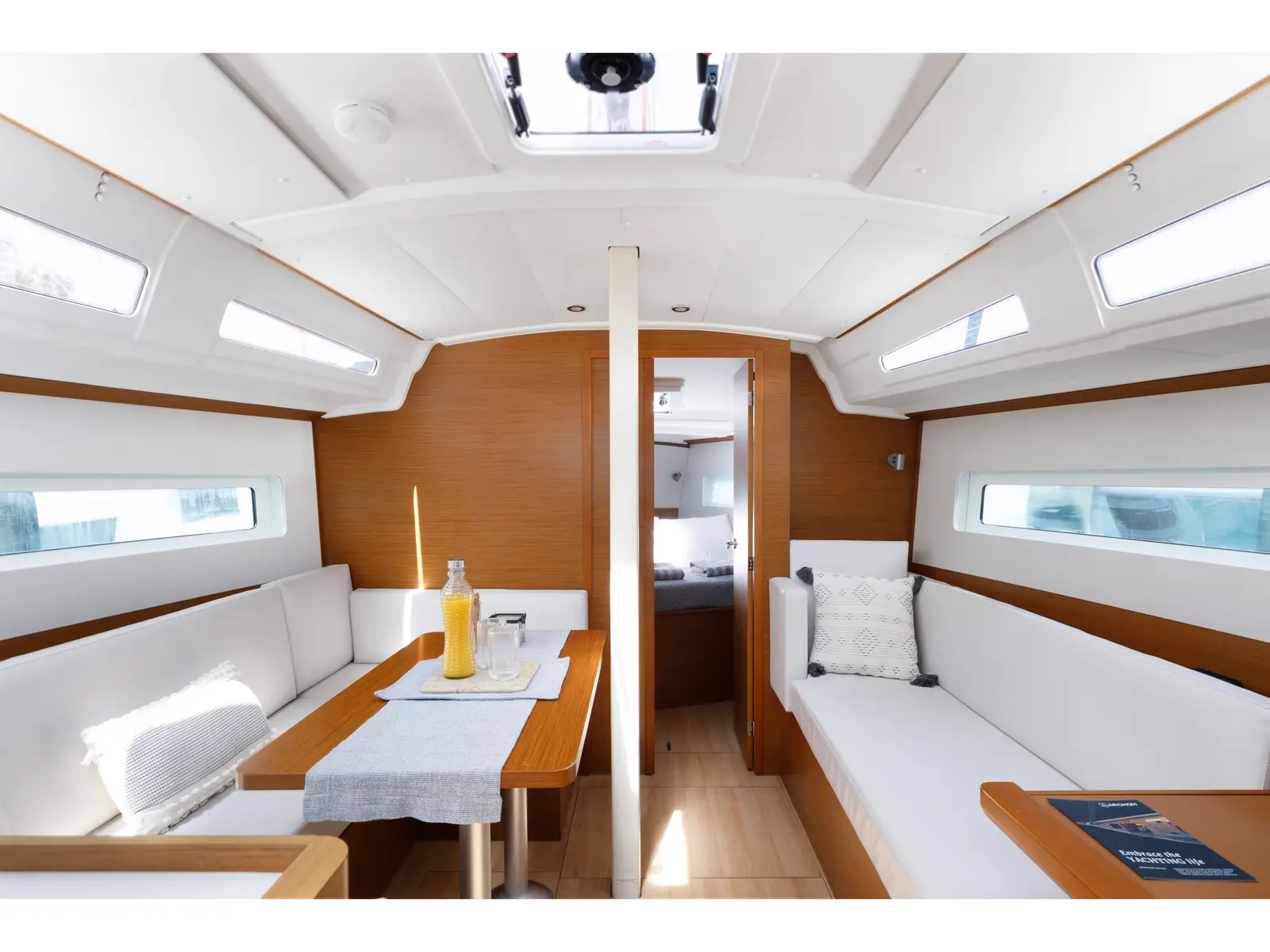 Albion, Interior image