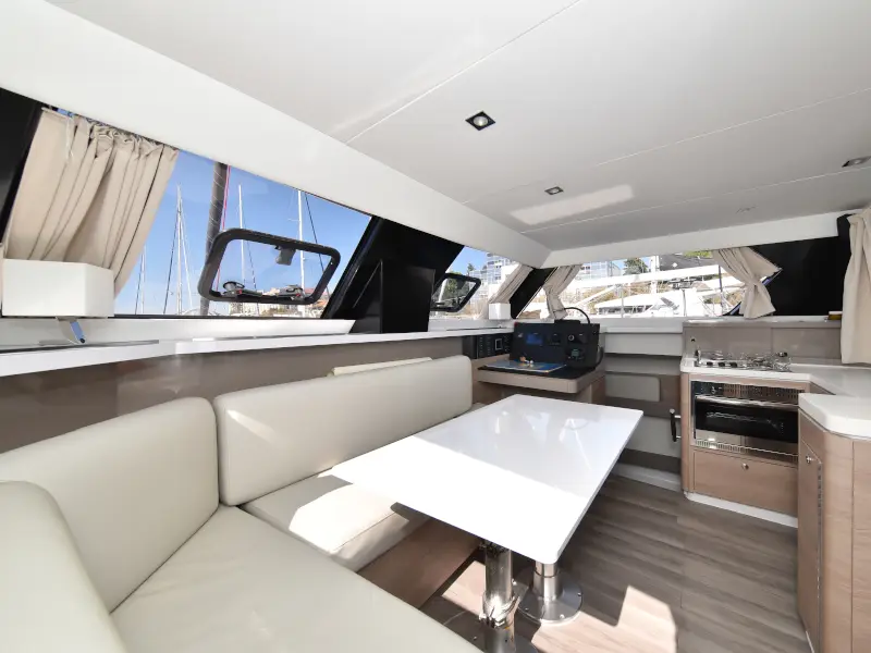 LAUREMI, Interior image