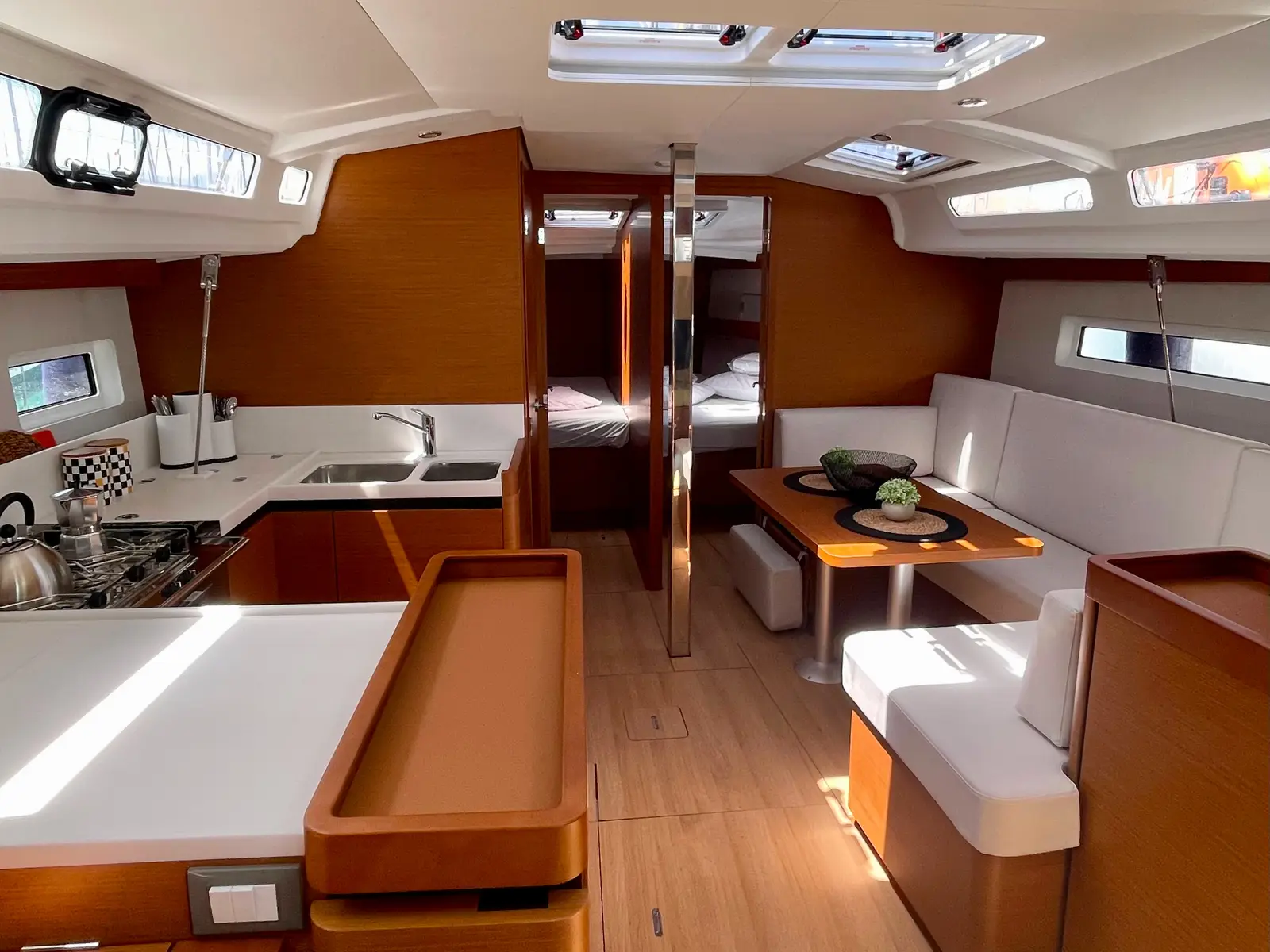 Ecstasea, Interior image