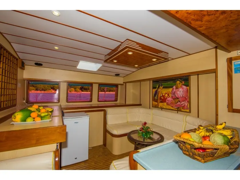 Cabin G11, Salon