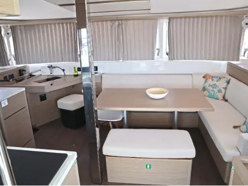 AF-LAG46KRIS, Interior image