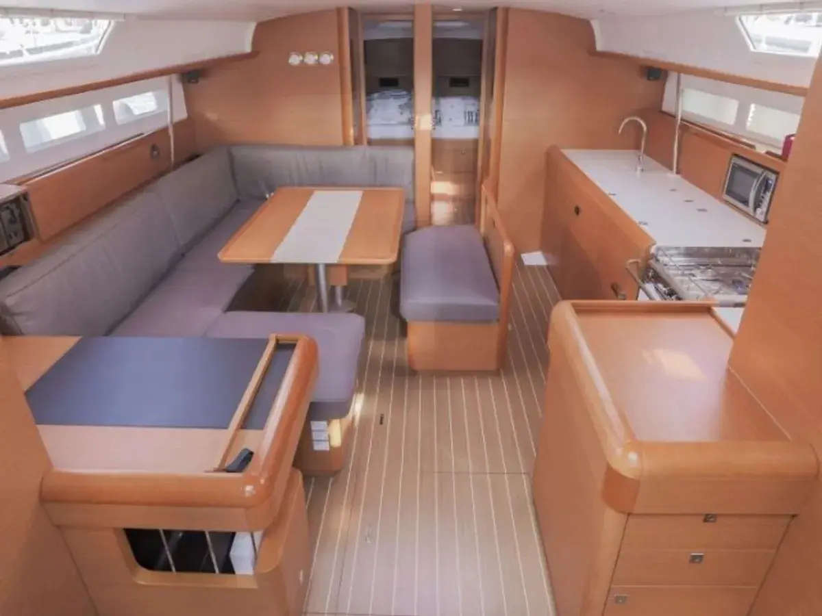 Elise of Sweden, Interior image