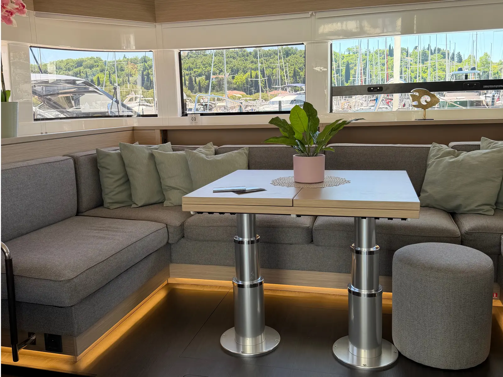 Lady M, Interior image