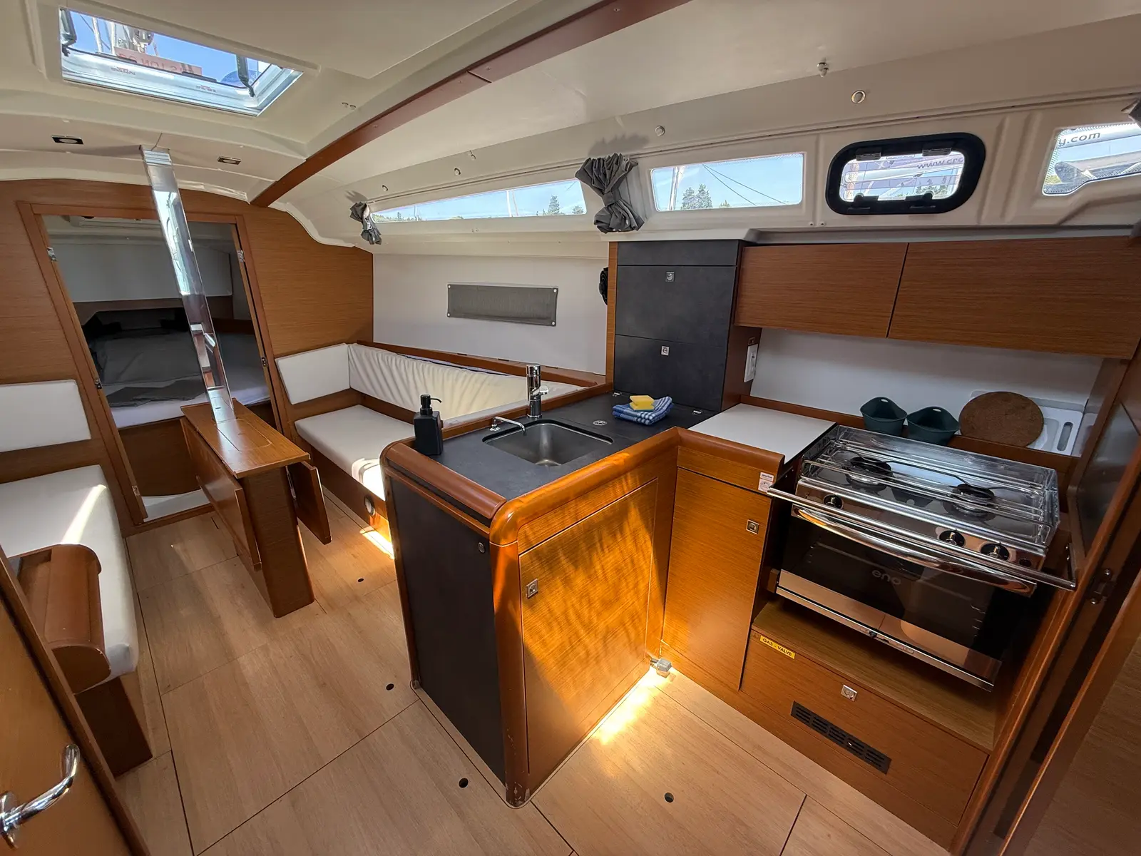 Vitamar, Interior image