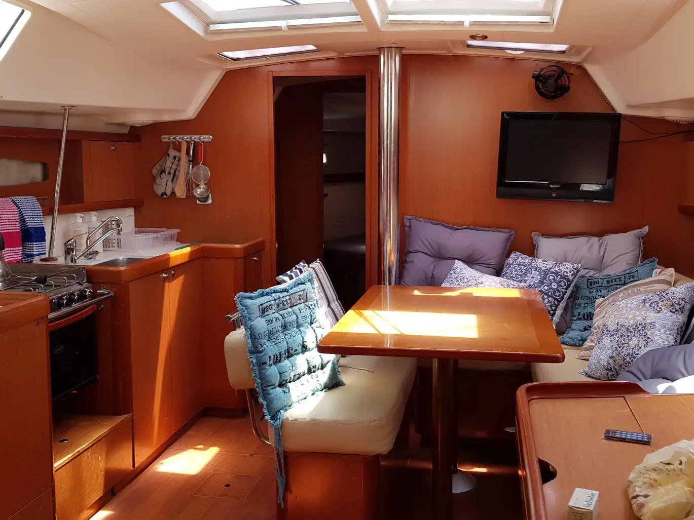 Sifnos 46.1, Interior image