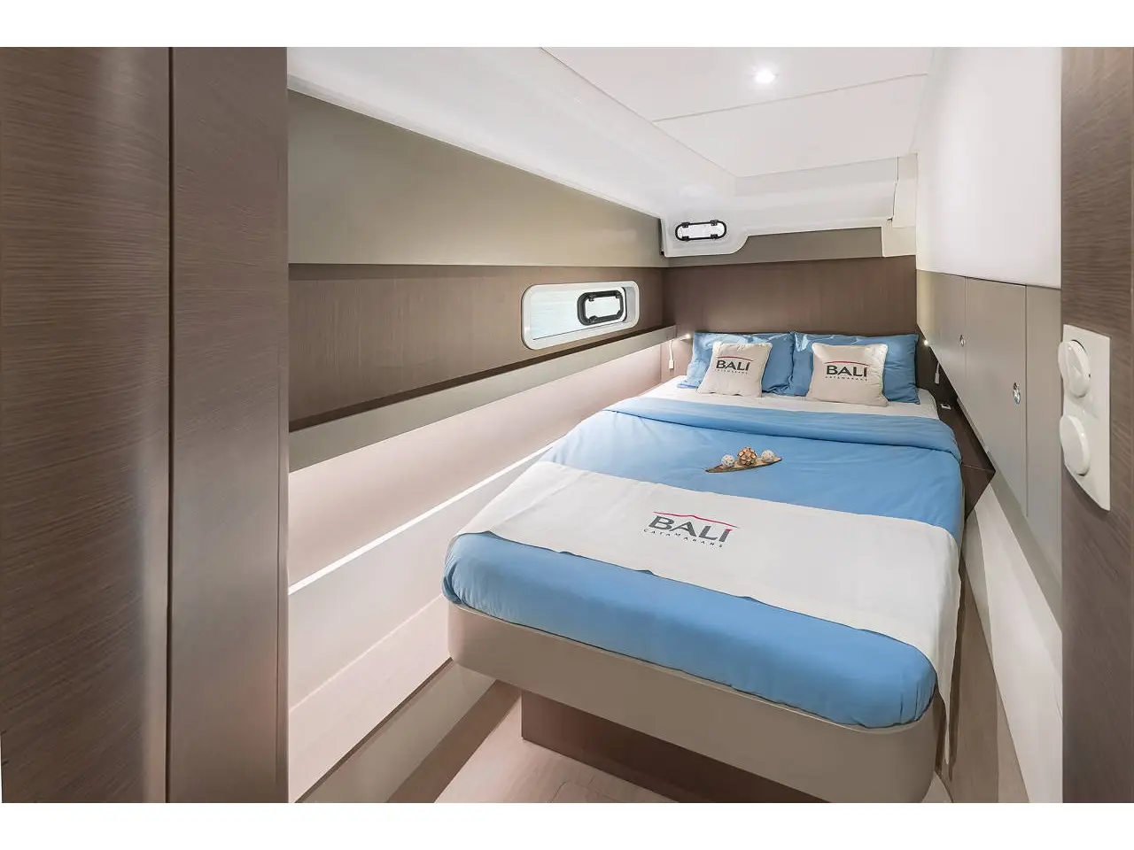 Marila, Interior image