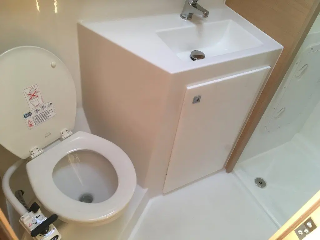 Uiara, Toilet/Sink