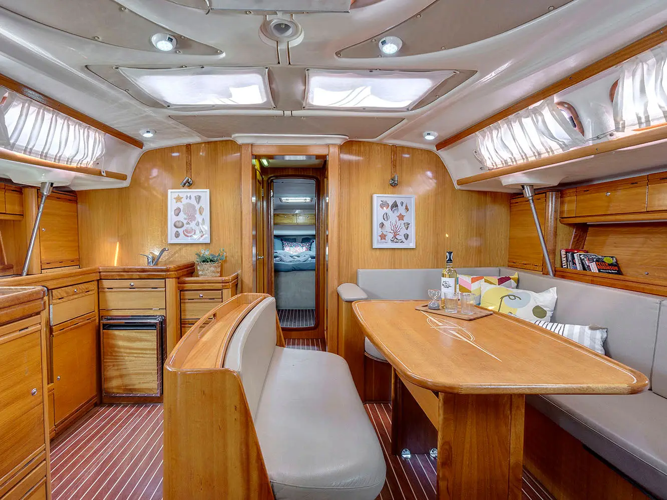La Luna, Interior image