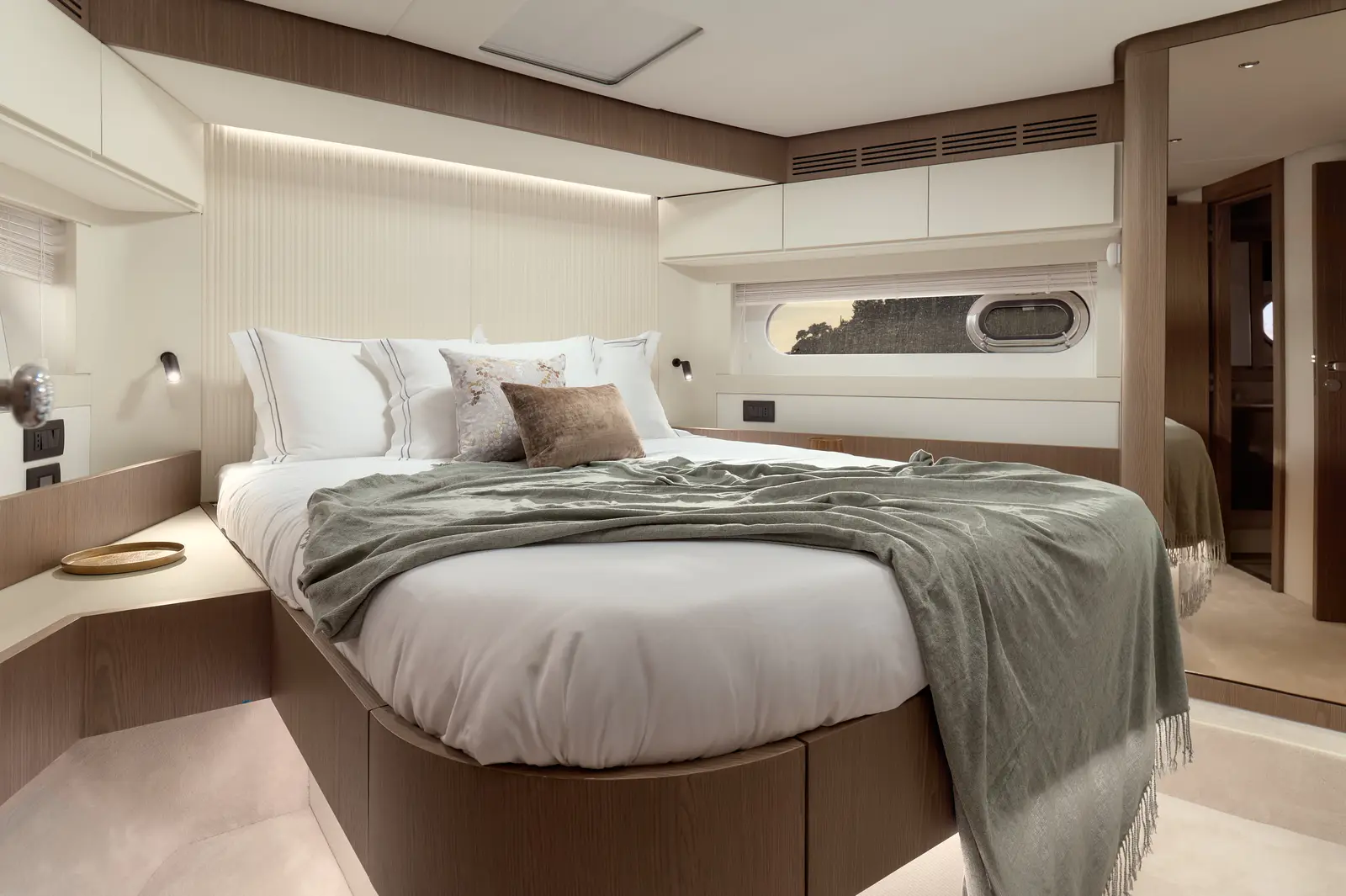 AVA II, room