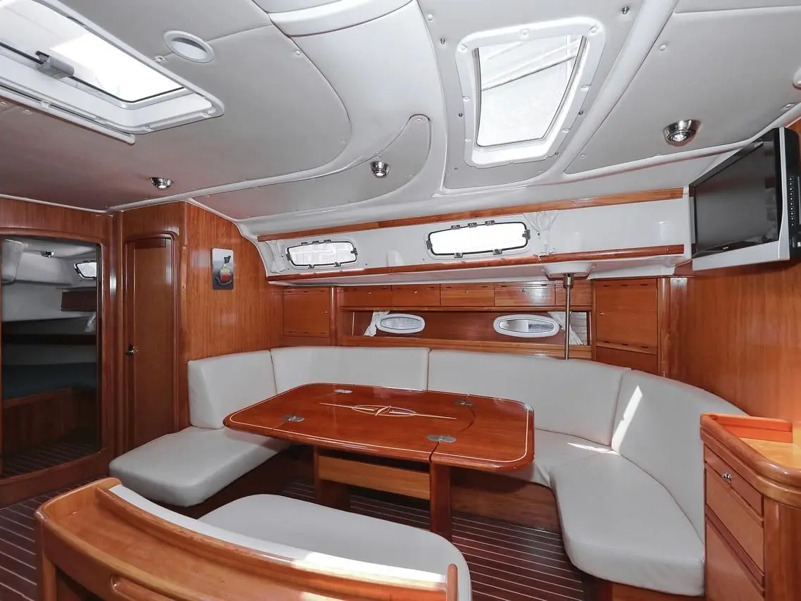 SHH-BAV50, Interior image