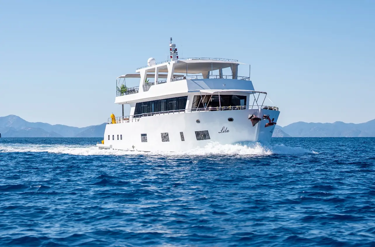 Lila Trawler, photograph 10