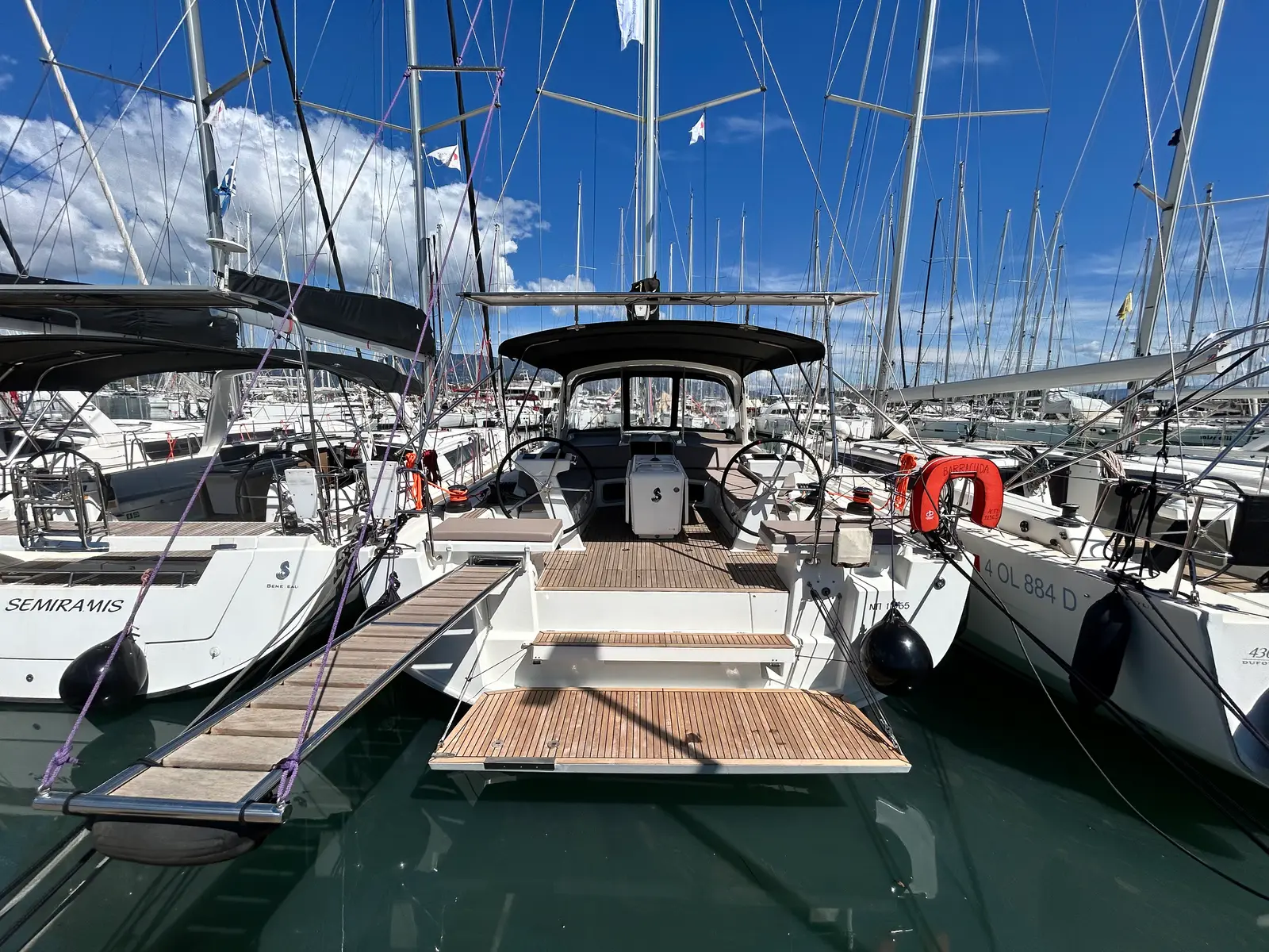 Barracuda (Refit 2026 - A/C - Generator - Electric Heads - 12 Pax), Main image