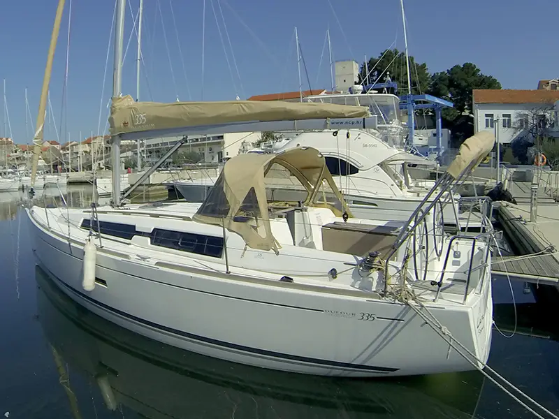Lara, Dufour 335 Grand Large