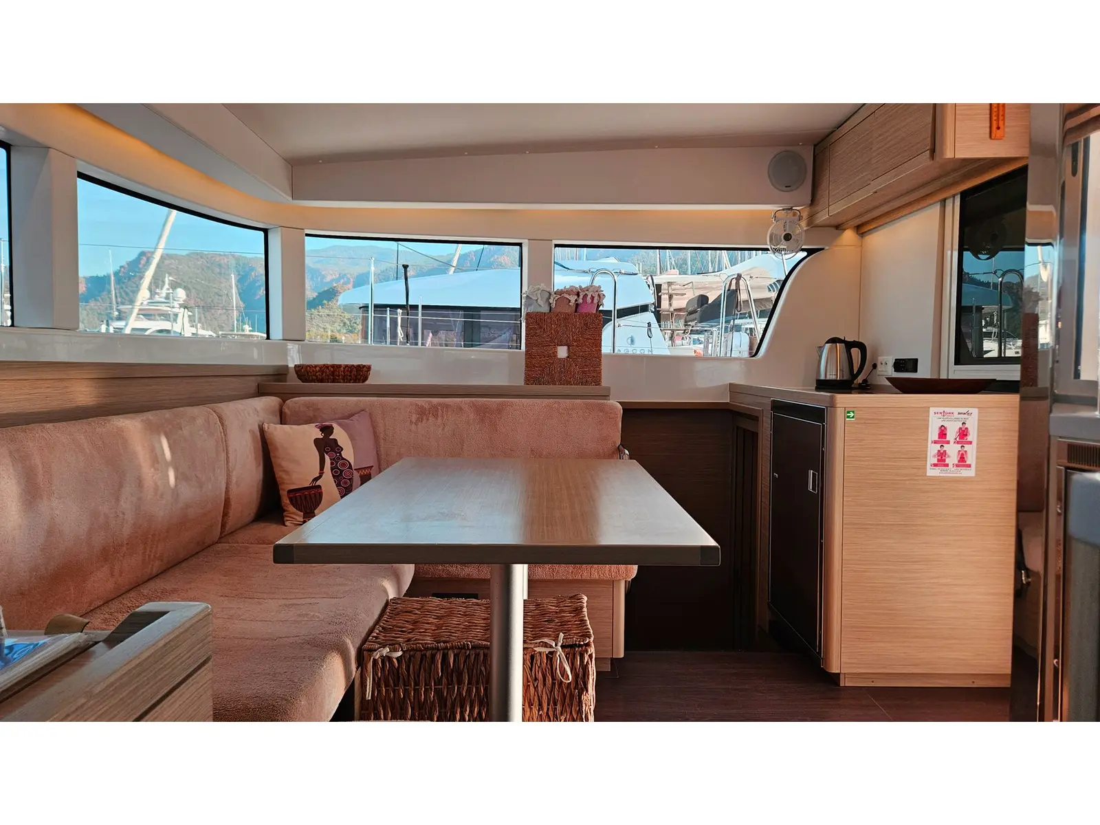 Shima, Interior image