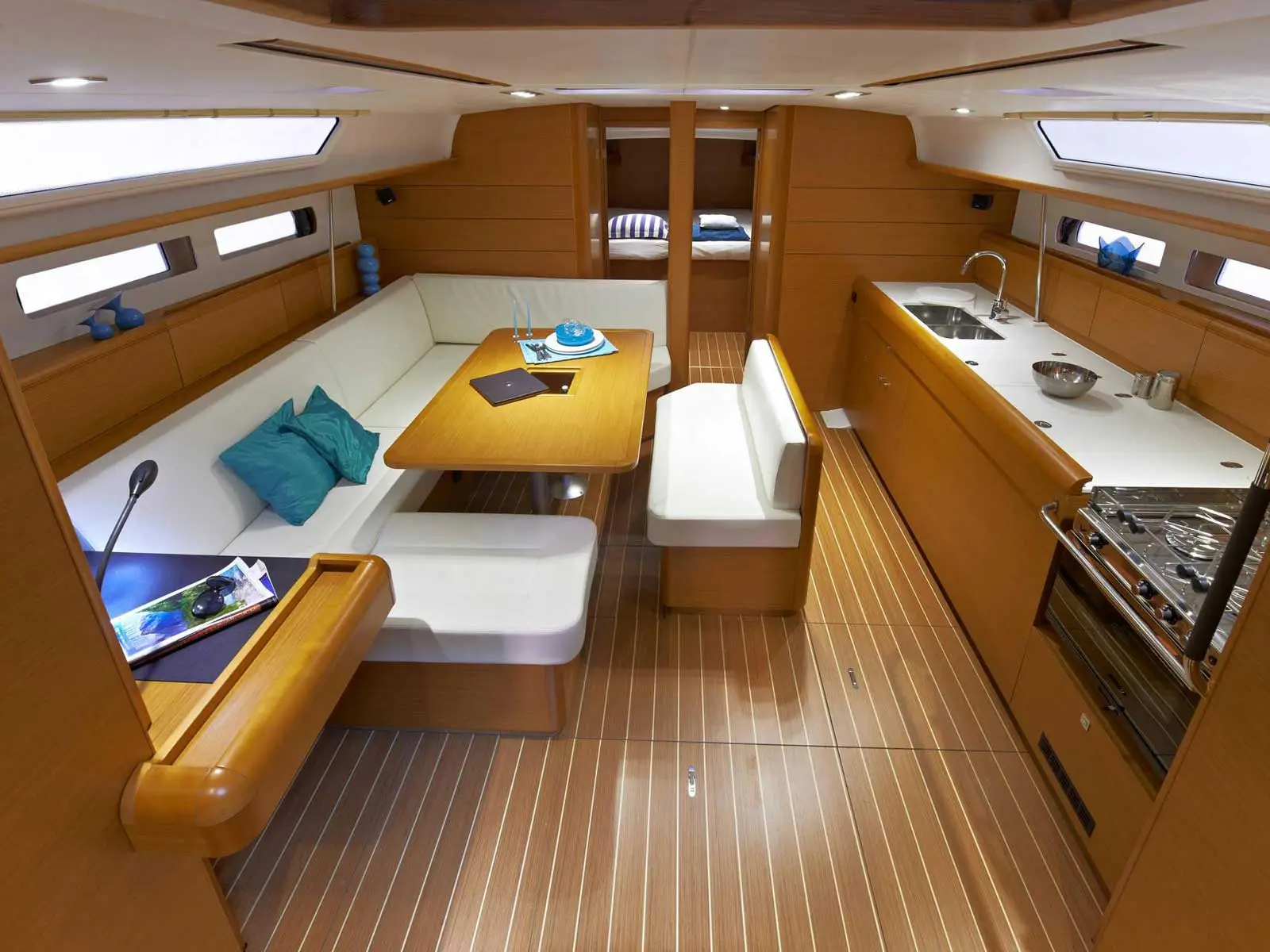 Lucky Rain, Interior image