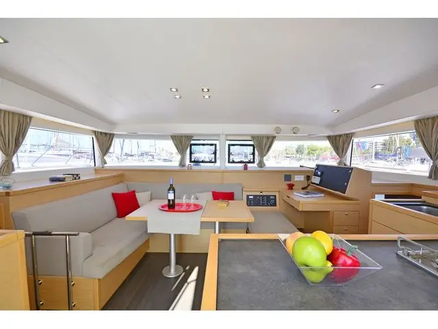 Callisto L400, Interior image