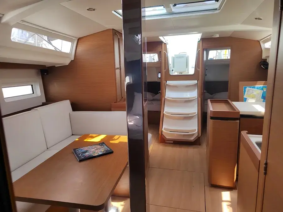 Ares, Interior image