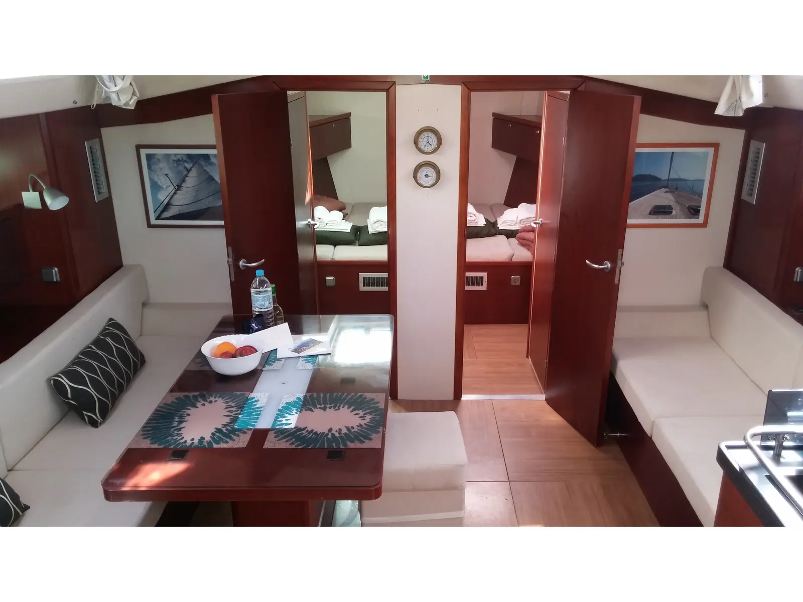 Premium, Interior image