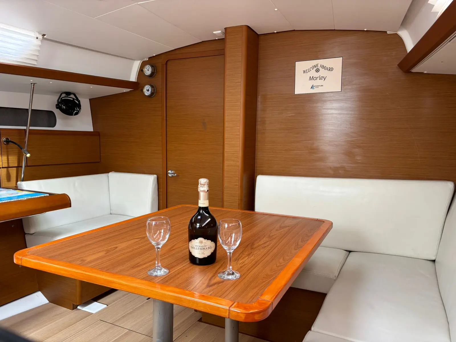 Marley, Interior image