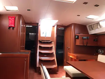 Skiron, Interior image