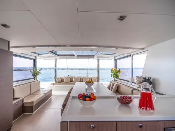Elena, Interior image
