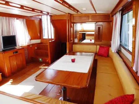 Viva La Libertad , Interior image