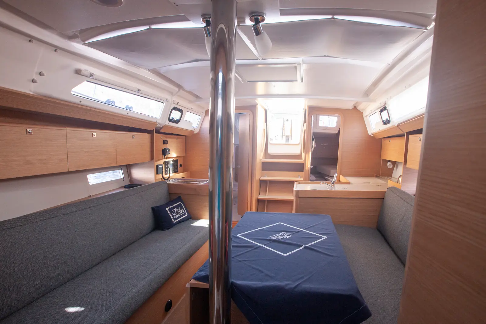 Nautilus, Saloon