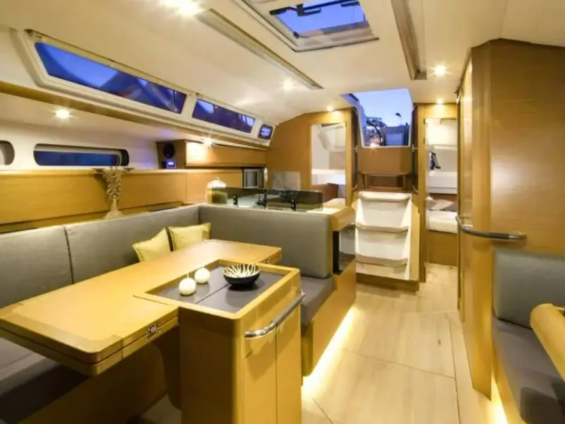 Aliki, Interior image