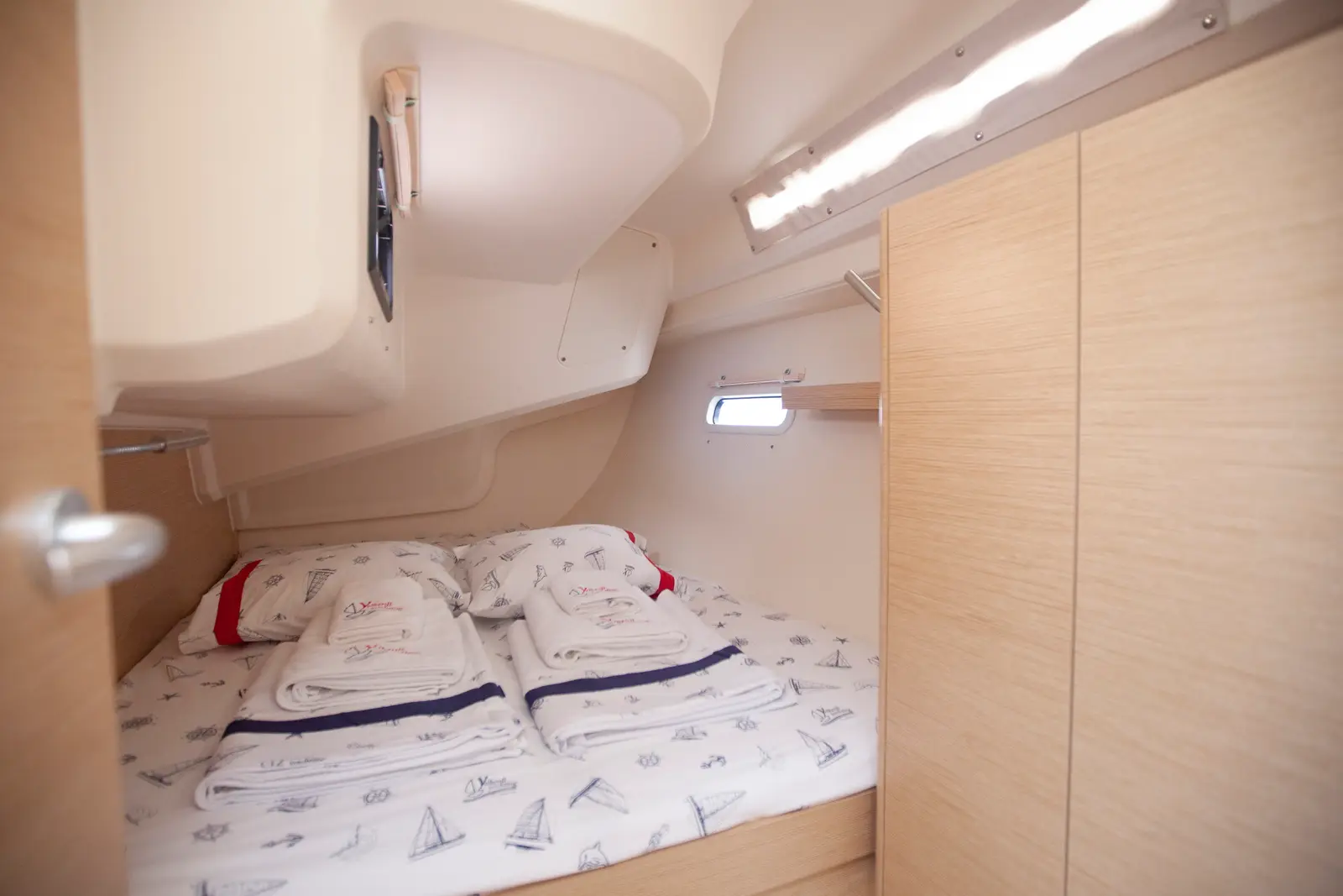 Atlas, Aft Cabin (port side)