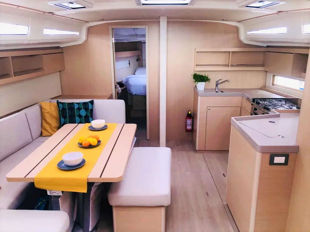 AZORIAN, Interior image