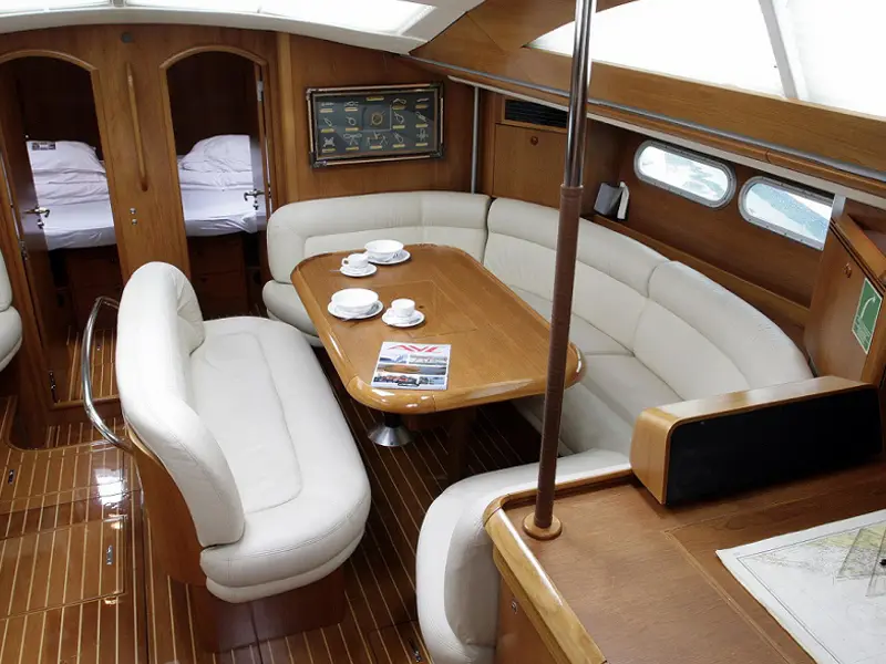 MACCHIATO, Interior image