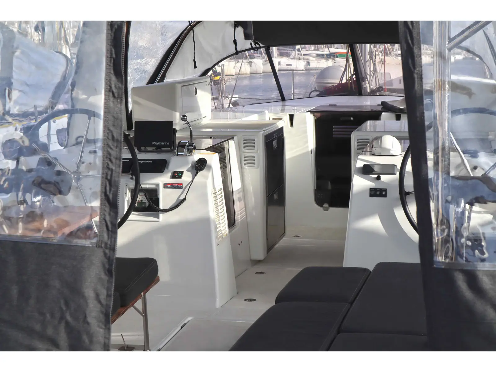 New Horizons III, Interior image