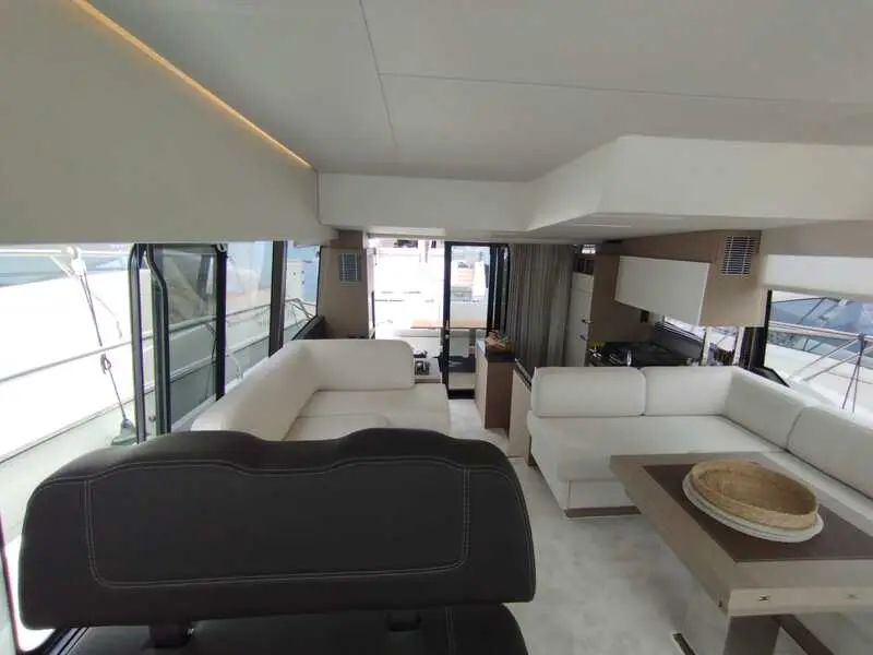 Baby Indy, Interior image