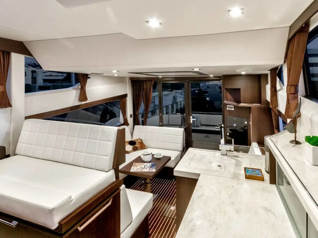 Premium, Interior image