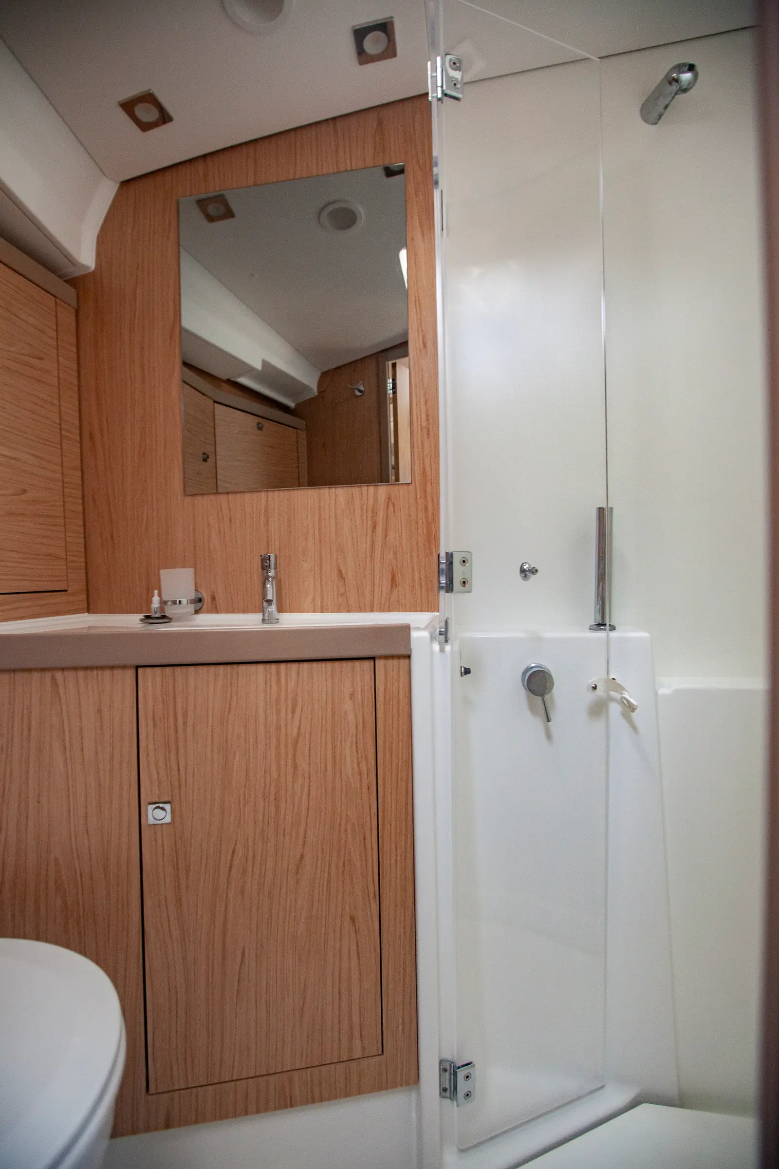Hande, Front WC